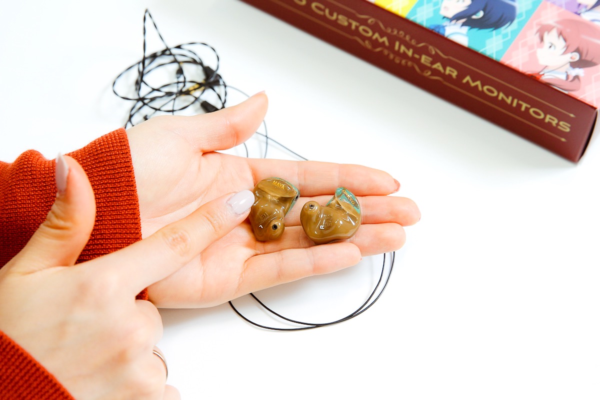 画像7: ぐーもる!人気アニメ「ごちうさ」マヤを演じた声優・徳井青空さんが、ごちうさ仕様のオンキヨーカスタムIEMを作成。 「ボーカルが浮き立って希望通りのサウンドが楽しめました。大満足です!」(徳井)