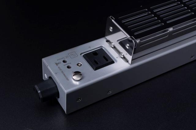 画像1: 光城精工、トランスのハムノイズを抑制してくれる新電源タップ「Crystal H1P」を2月15日に発売。電源ケーブルをセットした特別パッケージも用意