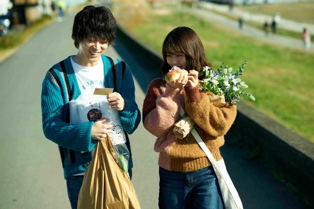 画像: 調布駅からマンションまでの徒歩30分の道のりも、ふたりにはとって楽しいデートコースだ