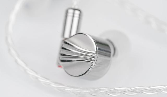 画像2: FiiO、金属ボディでメタル感満載の有線イヤホン「FD5」を2月26日に発売。ベリリウム&DLC振動板で、ハイレゾ再生にも対応