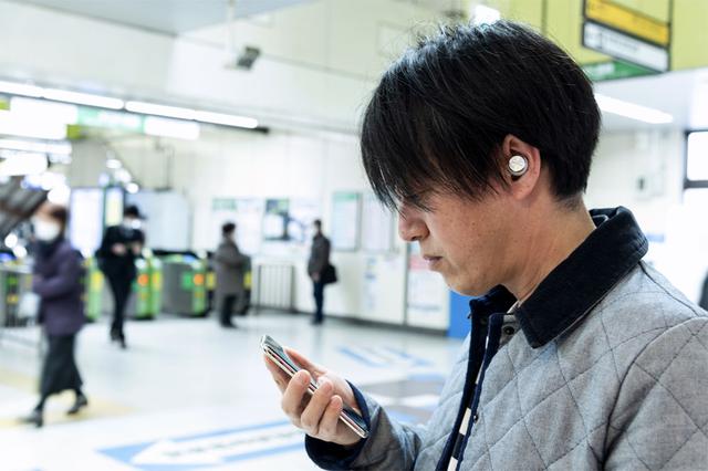 画像: ▲「デュアルハイブリッドノイズキャンセリング」によって、街中だけでなく、電車などの騒音の大きい場所でも快適に音楽リスニングが楽しめる
