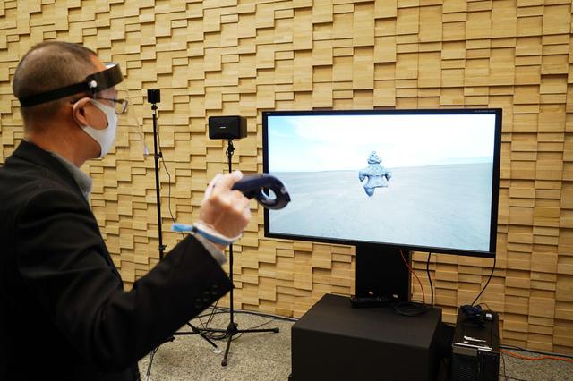 画像: ▲「遮光器土偶」の3D CGデータをVR技術によって、自由自在に動かして、好きな部分を拡大したり、内部を見たりできるという展示