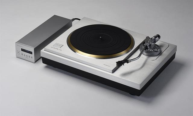 画像: ↑試聴に使用したレコードプレーヤー テクニクス SL-1000R ¥1,600,000 jp.technics.com