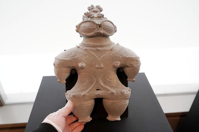 画像: ▲「遮光器土偶」の欠損部分を修復したレプリカ。いわば「パーフェクトジオング」