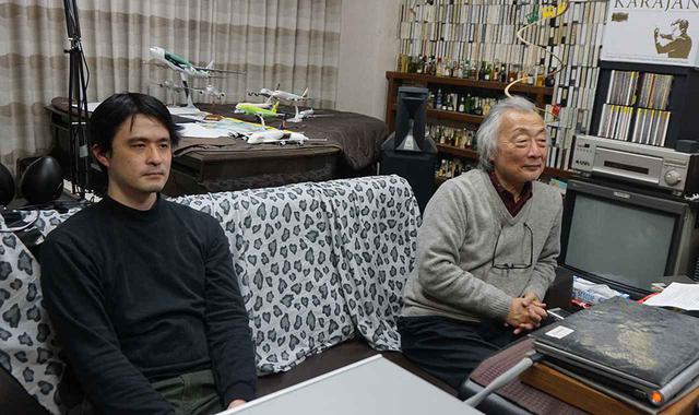 画像: 今回の試聴は麻倉さんのホームシアターで行った。写真左はU-NEXT 事業企画担当部長の柿元祟利さん