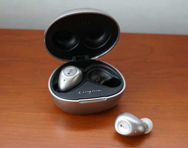 画像: KEF初のワイヤレスイヤホン「Mu3」で女性ヴォーカルを聴く。ヘビロテの楽曲が、過去ナンバーワンのクリーンな声で再生された