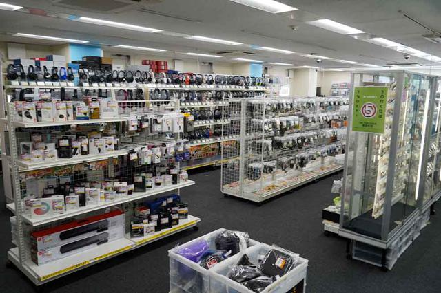 画像: 【4F中古・アウトレット】 4階は各種中古品、アウトレットが多数展示・販売されている