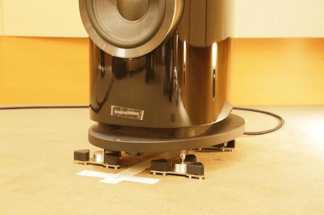 画像2: 巧みな吊り構造による高耐荷重インシュレーター。音楽描写のピントが合い躍動感ある伸びやかな音に。ウェルフロート「WELLDELTA」