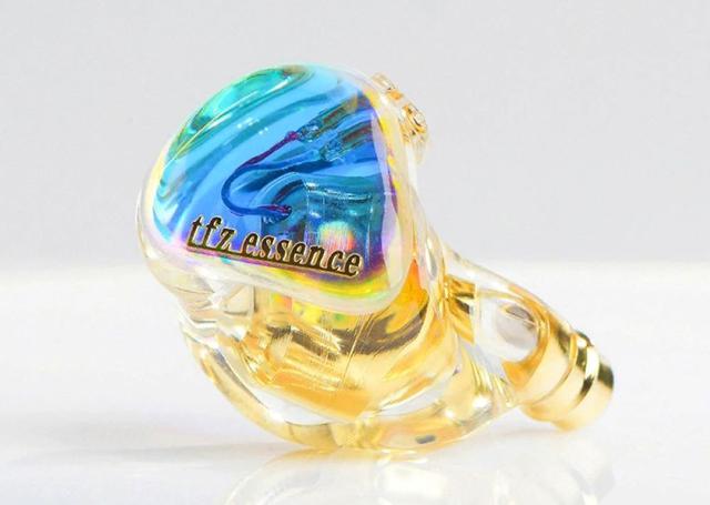画像1: TFZ、見る角度によって色が変わる流麗ハウジング採用の有線イヤホン「ESSENCE」を5月21日に発売