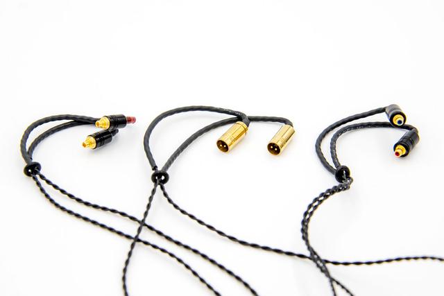 画像: ▲左から「MMCXSeP」「カスタム2ピンPro」「Pentaconn ear」コネクター