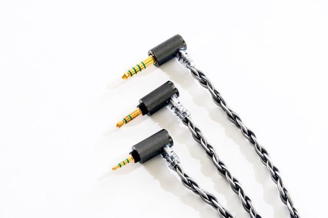 画像: ▲「ARS100シリーズ」は、コネクターでPentaconn Ear、MMCX、カスタム2ピン。プラグで3.5mm、2.5mm、4.4mmをラインナップする。今回は、HS1697TIに合わせ、Pentaconn Earコネクター仕様の3.5mm(ARS131)、2.5mm(ARS132)、4.4mm(ARS133)の3種類を組合せた