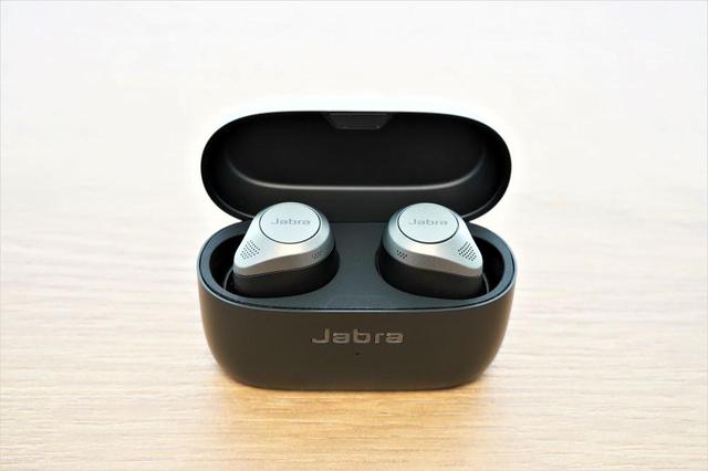 画像1: Jabraの完全ワイヤレスイヤホン「Jabra Elite 85t」のノイキャン性能は、フラッグシップモデルらしくとても良好。電車内の騒音を、見事に打ち消してくれる