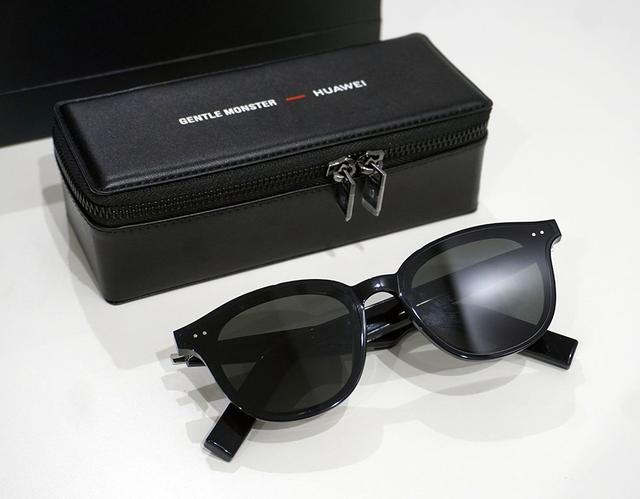 画像: 先日クラウドファンディングがスタートしたスマートグラス『HUAWEI ×GENTLE MONSTER Eyewear Ⅱ』も展示されていた。メガネのつるの部分にセミオープンスピーカーを内蔵し、Bluetooth(コーデックはSBCとAAC)で音楽を楽しめるアイテムだ。UVカットのサングラスタイプと度なしメガネの2種類をラインナップする