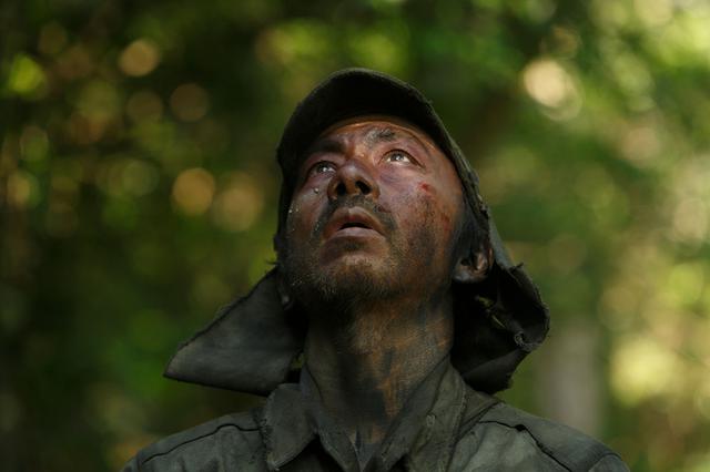 画像1: 塚本晋也監督『野火』、戦後76年のアンコール上映が今夏も決定! 劇場のスクリーンと音響で戦争の恐怖を体感し、平和について改めて考えてみては