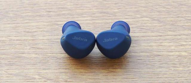 Jabraの完全ワイヤレスイヤホン「Elite4 Active」は、ノイキャン