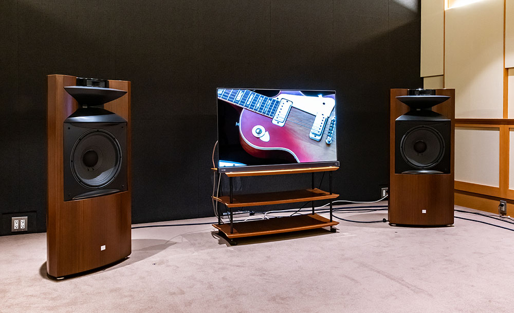 画像: P1のARC対応HDMI出力をレグザ48X9400Sにつないで、BS4K放送の音を確認した。なおP1は放送用のAAC圧縮信号には非対応なので、テレビ側の音声出力をリニアPCMに設定しておくこと