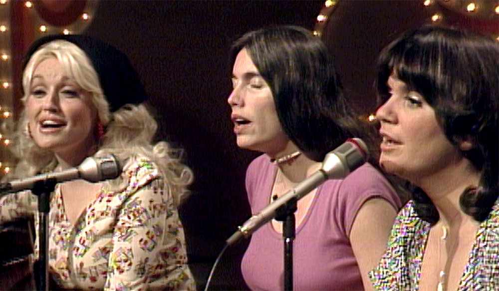 画像2: リンダ・ロンシュタットの懐かしい映像とヒット曲を織り交ぜながら、生きざまをていねいに描いた快作。『サウンド・オブ・マイ・ボイス』は、 “歌手・リンダ” のパワーが伝わってくる