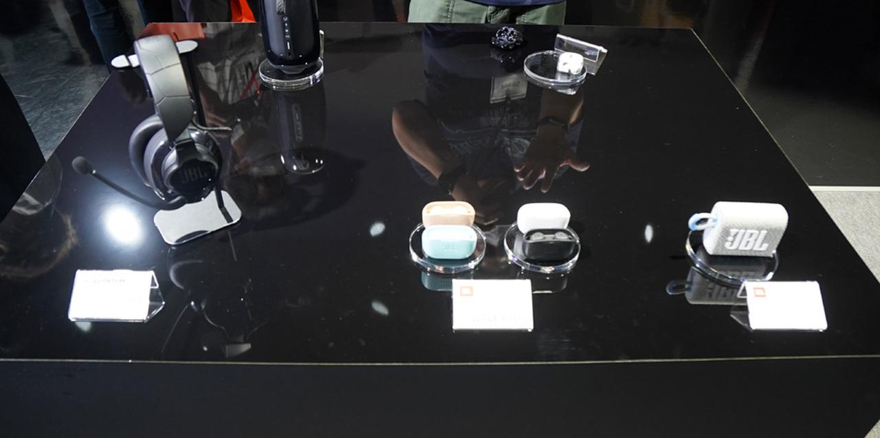 JBL、完全ワイヤレスイヤホン「WAVE BUDS」、Bluetoothスピーカー「GO