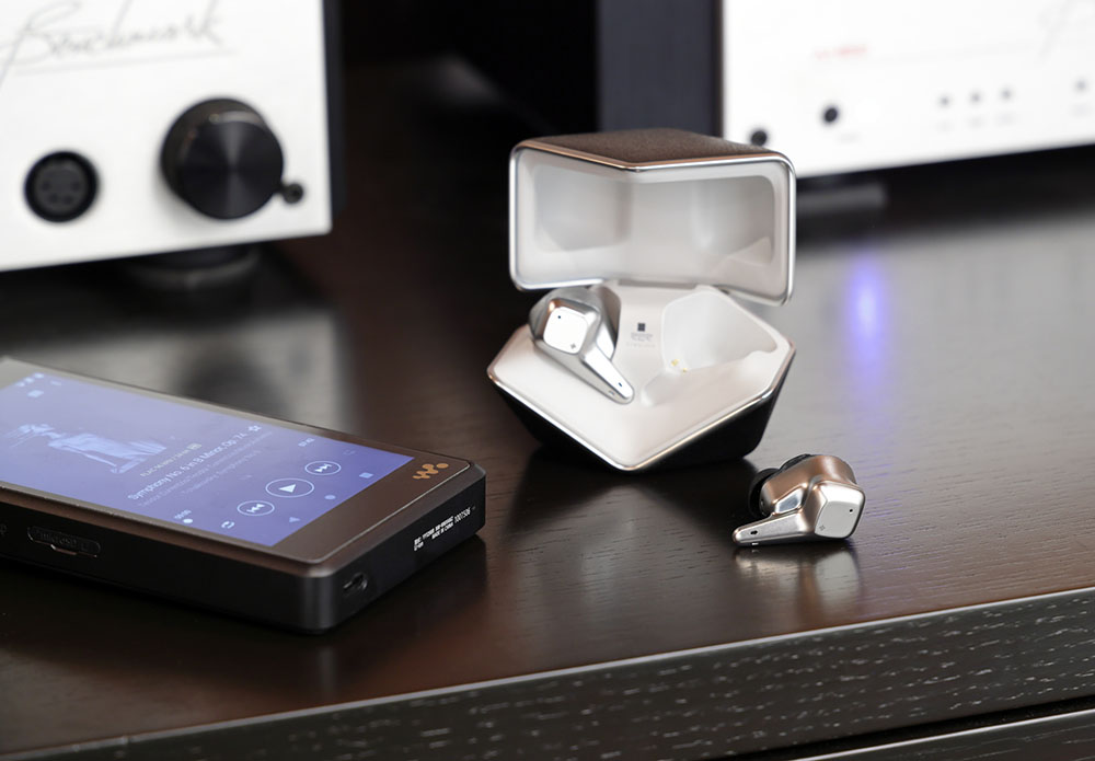 画像: HIFIMANの「Svanar wireless」は、生音の感触を持ったサウンドが楽しめる、貴重な完全ワイヤレスイヤホンだ。独自の「ヒマラヤR2R DAC」や「トポロジーダイヤフラム」の恩恵も確かに感じる