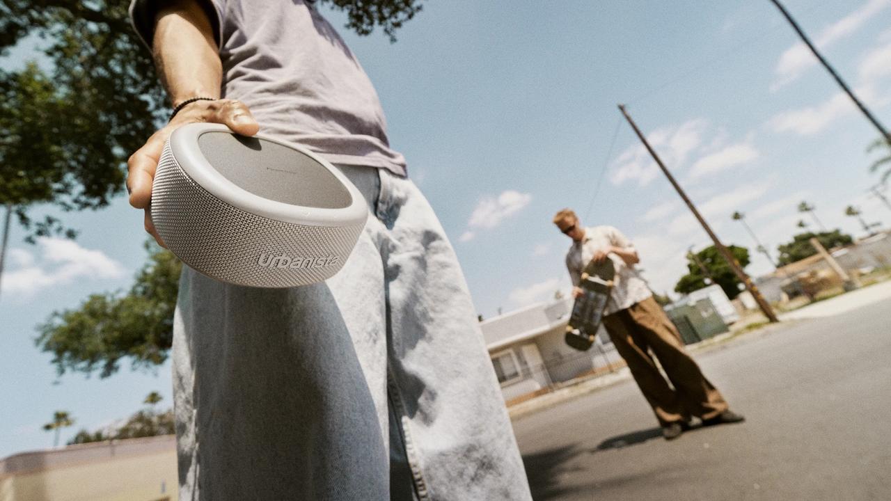 ソーラー発電しながら音楽が楽しめる。防塵・防水仕様のBluetooth