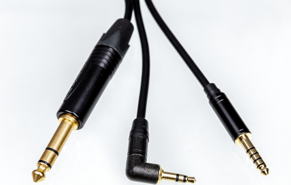 ULTRASONEから、バランス接続対応のプロ用モニターヘッドホン