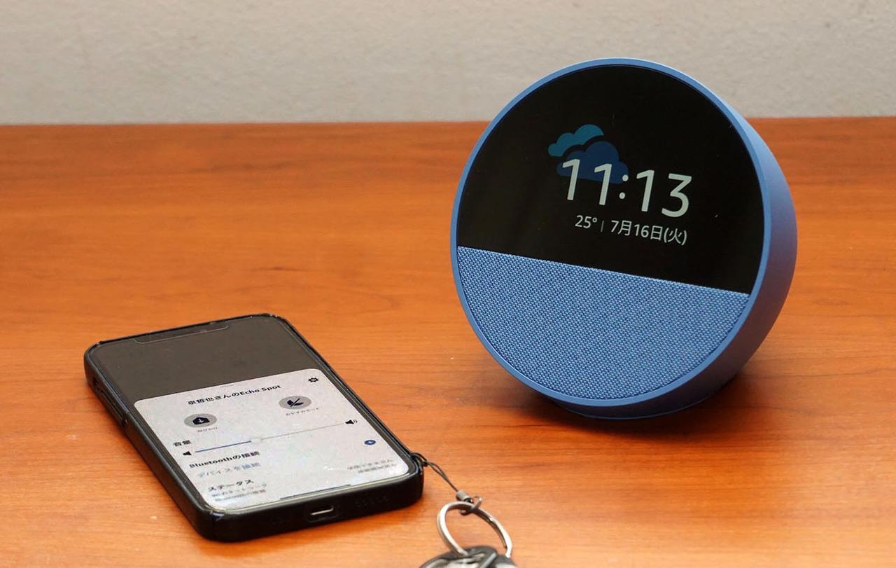 「Echo Spot（2024年発売）」は、心地いい “声” が楽しめるスマートスピーカーだ。可愛らしいフォルムと合わせて、リビングで活躍する