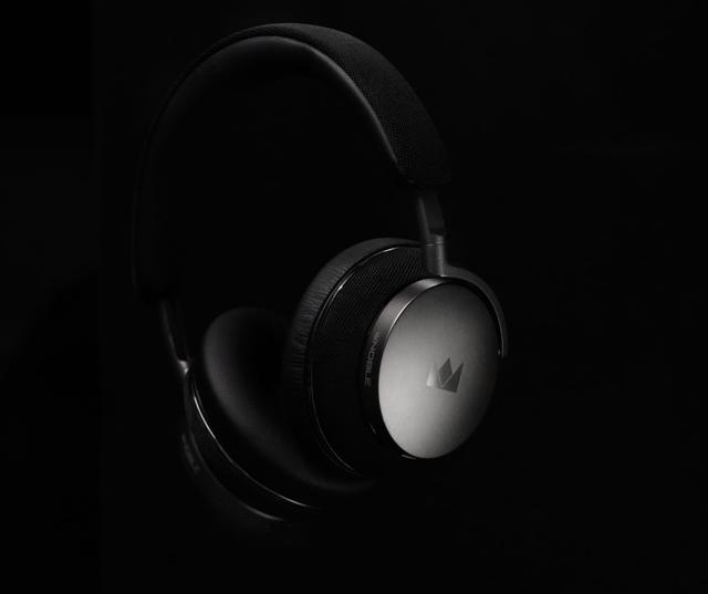 年末セール 極美品 NOBLE FoKus APOLLO ノーブルオーディオのワイヤレスヘッドホン「FoKus Apollo」は11