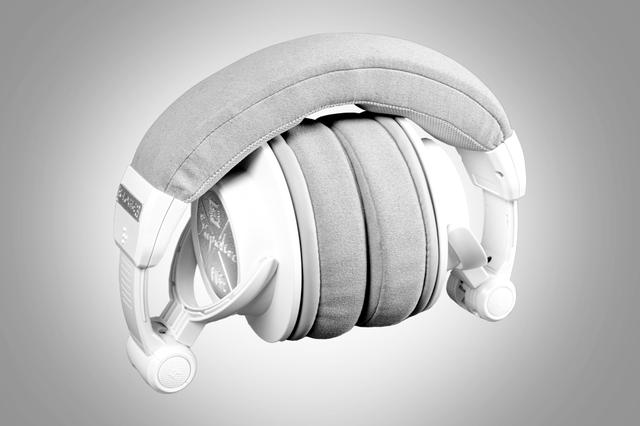 ウルトラゾーンの限定生産ヘッドホン「Signature PURE WHITE」の