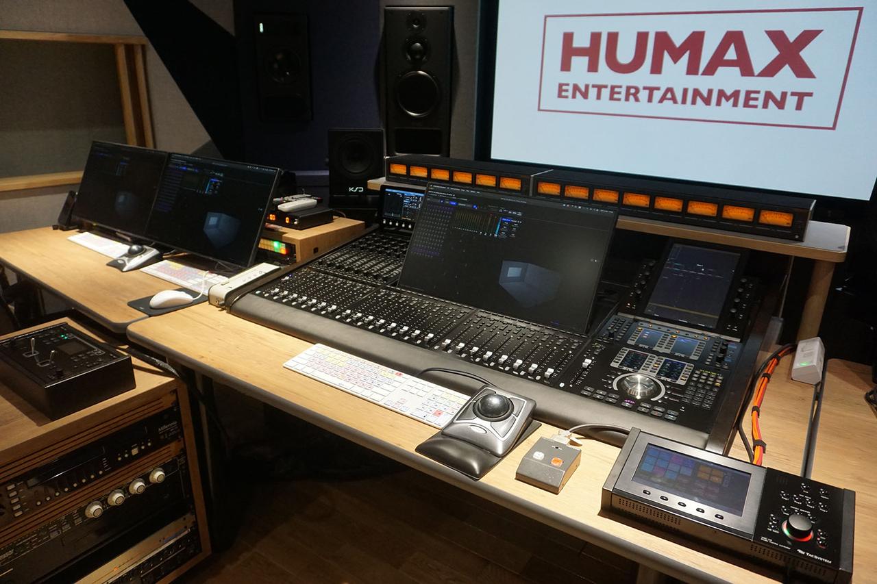 画像: 東京・新宿にあるヒューマックススタジオのMA-4ルームが、ドルビーアトモスホーム（9.1.4）のミックスに対応している。スピーカーにはPMCのIB1S-A IIIやtwotwo.8、twotwo Sub2を使用。