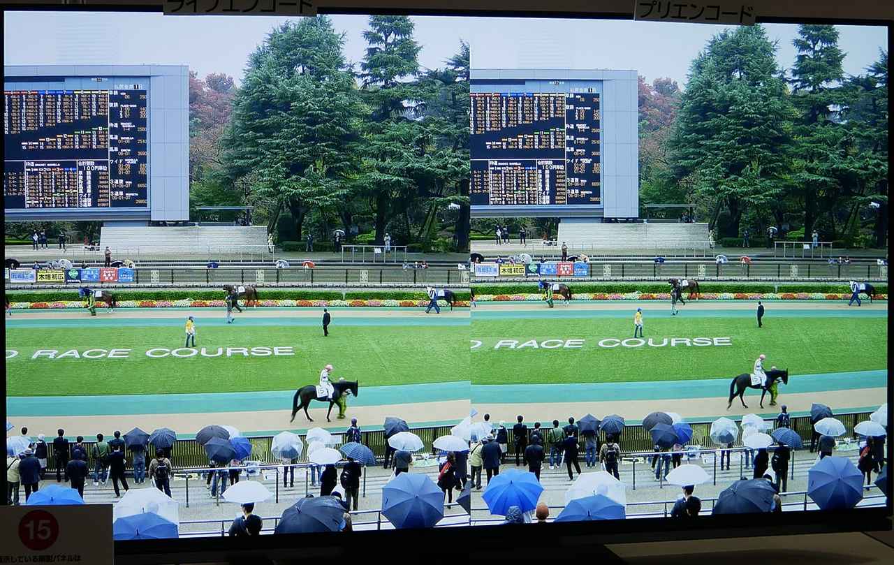 画像: VVCを使って10Mbpsで圧縮した映像。左がリアルタイム処理で、右は時間をかけた場合。奥に見える電光掲示板の文字の緻密さなどに差が出ていた