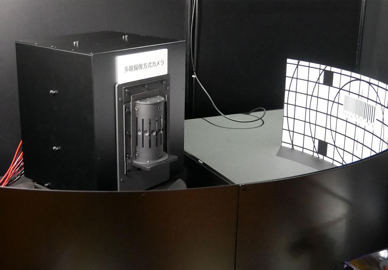 画像: 1台で180度の撮影が可能なデバイスも検討されている