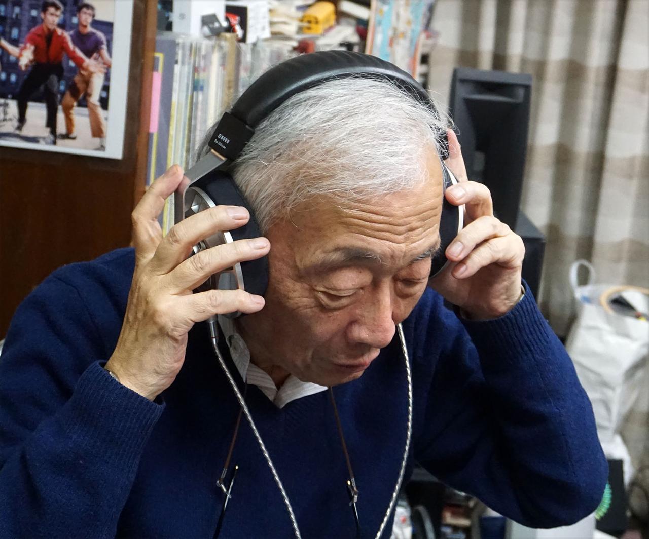 画像: 麻倉さんもヘッドホンでのイマーシブ体験を楽しんでもらえた様子です