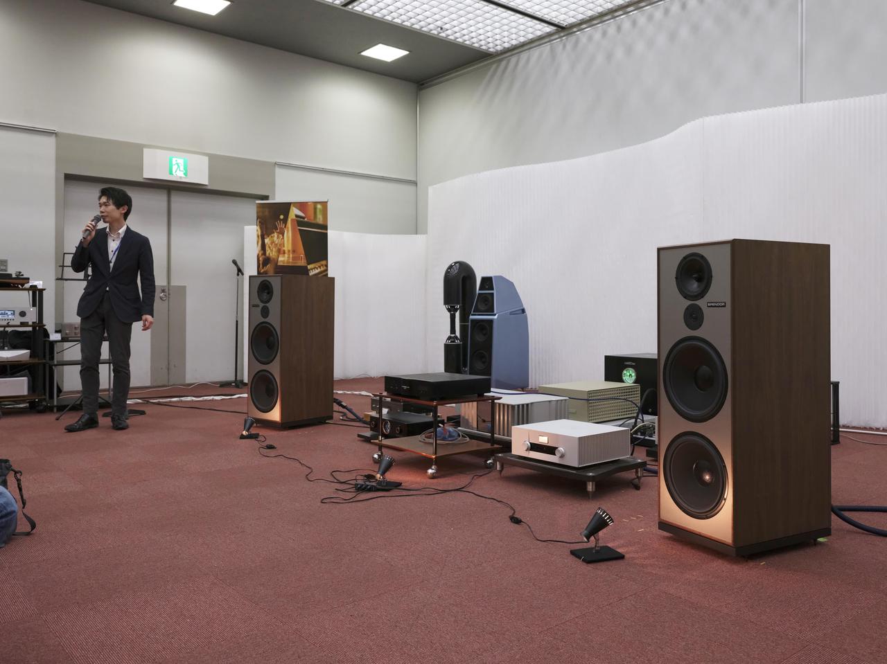 画像: 「ハイエンドプリメインアンプ」のイベントでプレゼン中のノア関根氏
