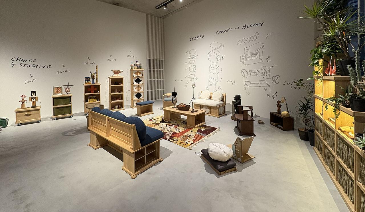 画像: 西麻布のカリモクリサーチセンターには、様々な家具の展示もあり