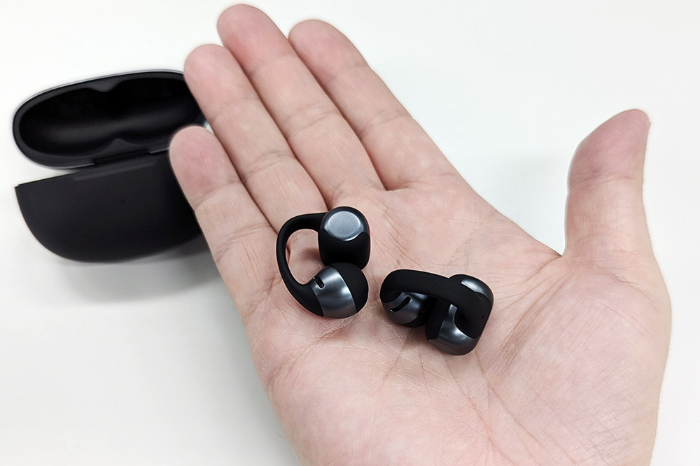 画像: シンメトリーデザインによって、左右を気にすることなく装着することができる