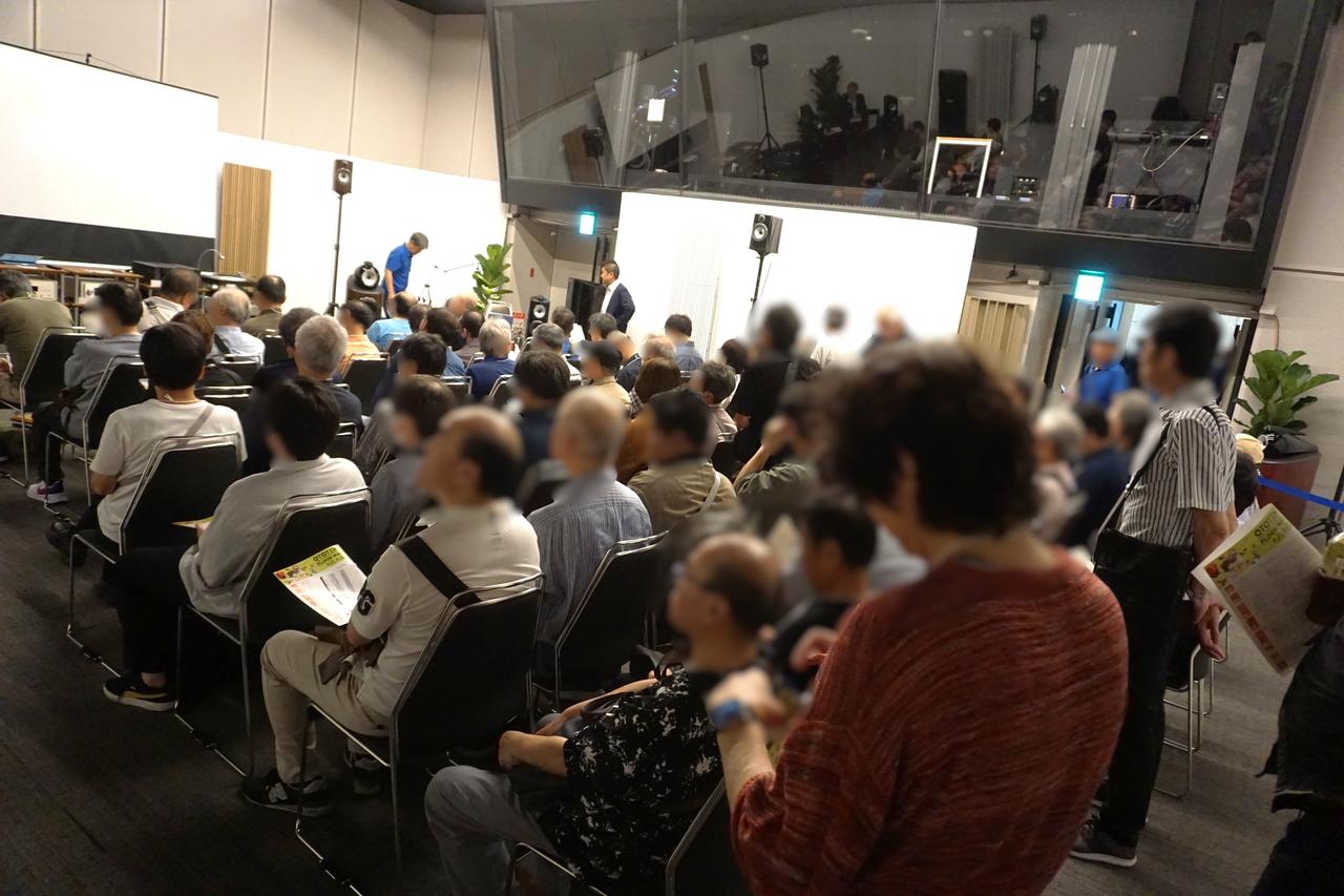 画像: イベント開始時のブース内の様子。「OTOTEN 2025」全ブースの中で最も広いディーアンドエムのブースが満席に