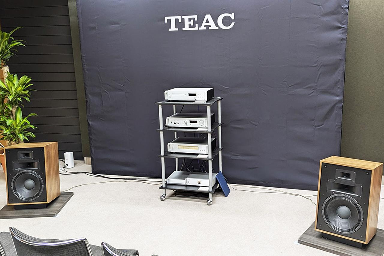 画像: ▲ もう一方の部屋では、Refarence 700シリーズの製品が並んでおり、「VRDS-701」(CDトランスポート)、「UD-701N」(USB DAC/ネットワークプレーヤー)、「AP-701」(ステレオパワーアンプ)で、クリプシュの「Heresy Ⅳ」で鳴らしていた