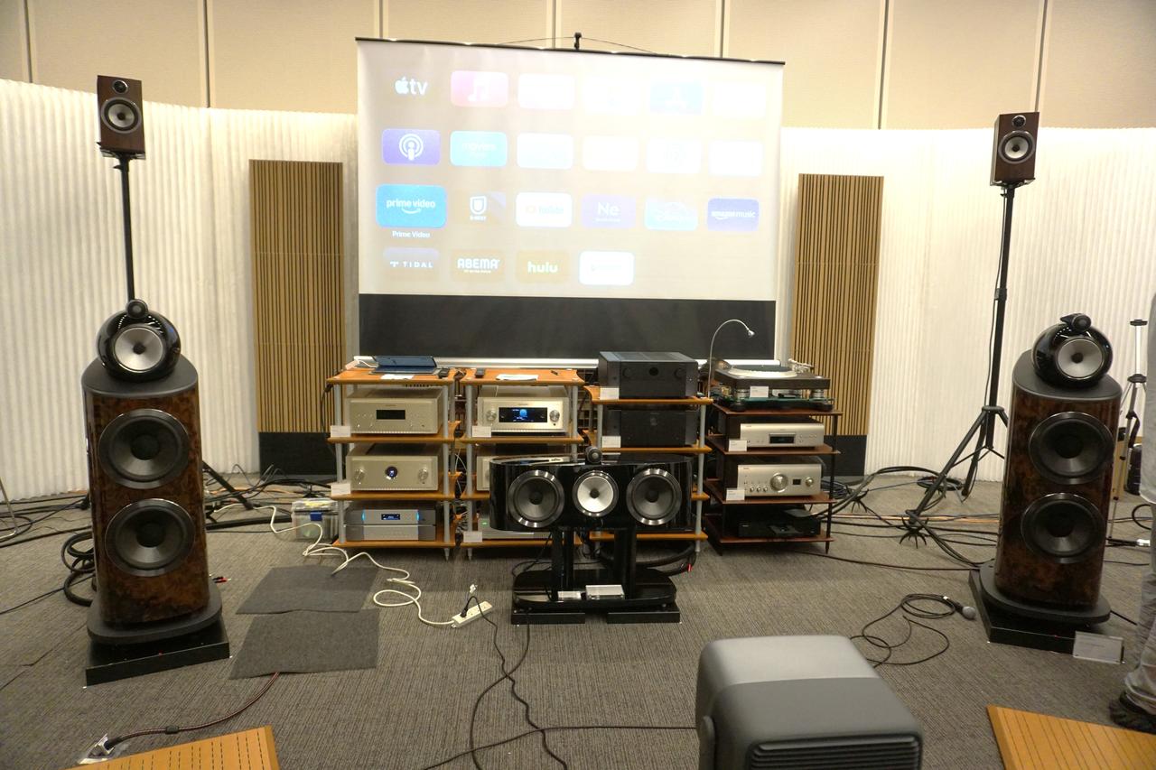 画像: 本イベントには、9.4.6構成のスピーカーシステムが用いられた。フロントL/Rは、801 D4 Signature、センターはHTM81 D4を使用していた