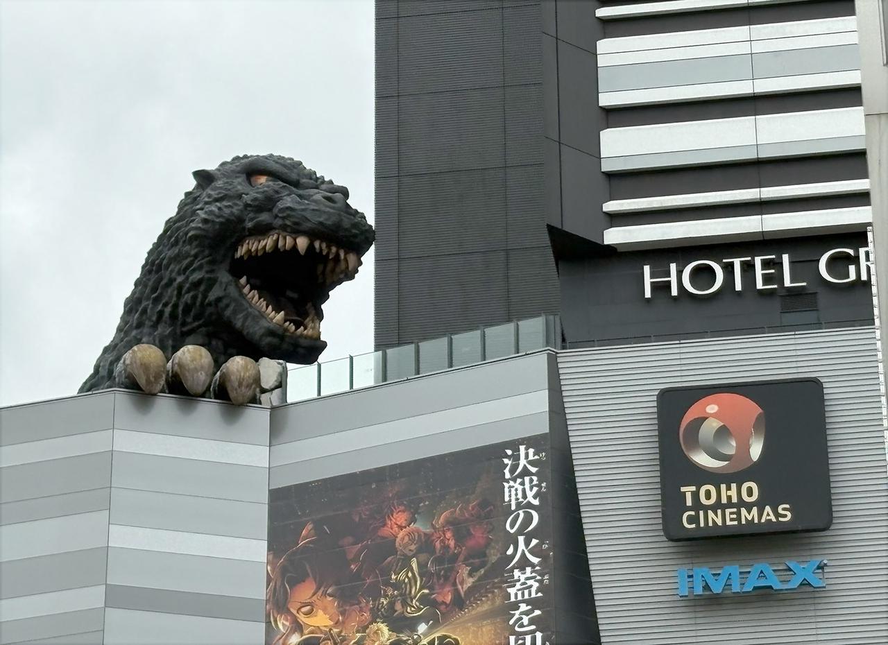 画像: 歌舞伎町のシンボルともなった、ゴジラヘッド