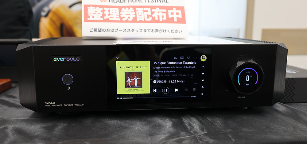 画像: ▲【ブライトーン】7月よりEversoloにステレオサウンドのDSD 11.2MHzコンテンツを収録(バンドル)しての販売を開始しており、会場ではそのコンテンツを使った試聴を提供。来場者もその音質に聴き入っているようだった