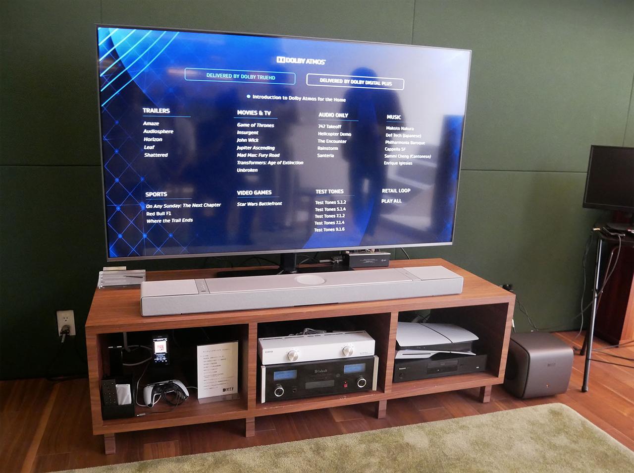 画像: eARC対応の65インチテレビと組み合わせて、デモディスクやUHDブルーレイを試聴