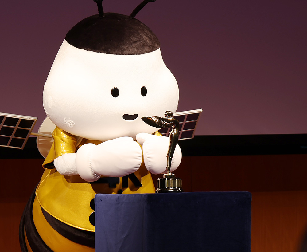画像: 同アワードのトロフィーは、米アカデミー賞のオスカー像を製作しているのと同じ会社に依頼しているそうだ