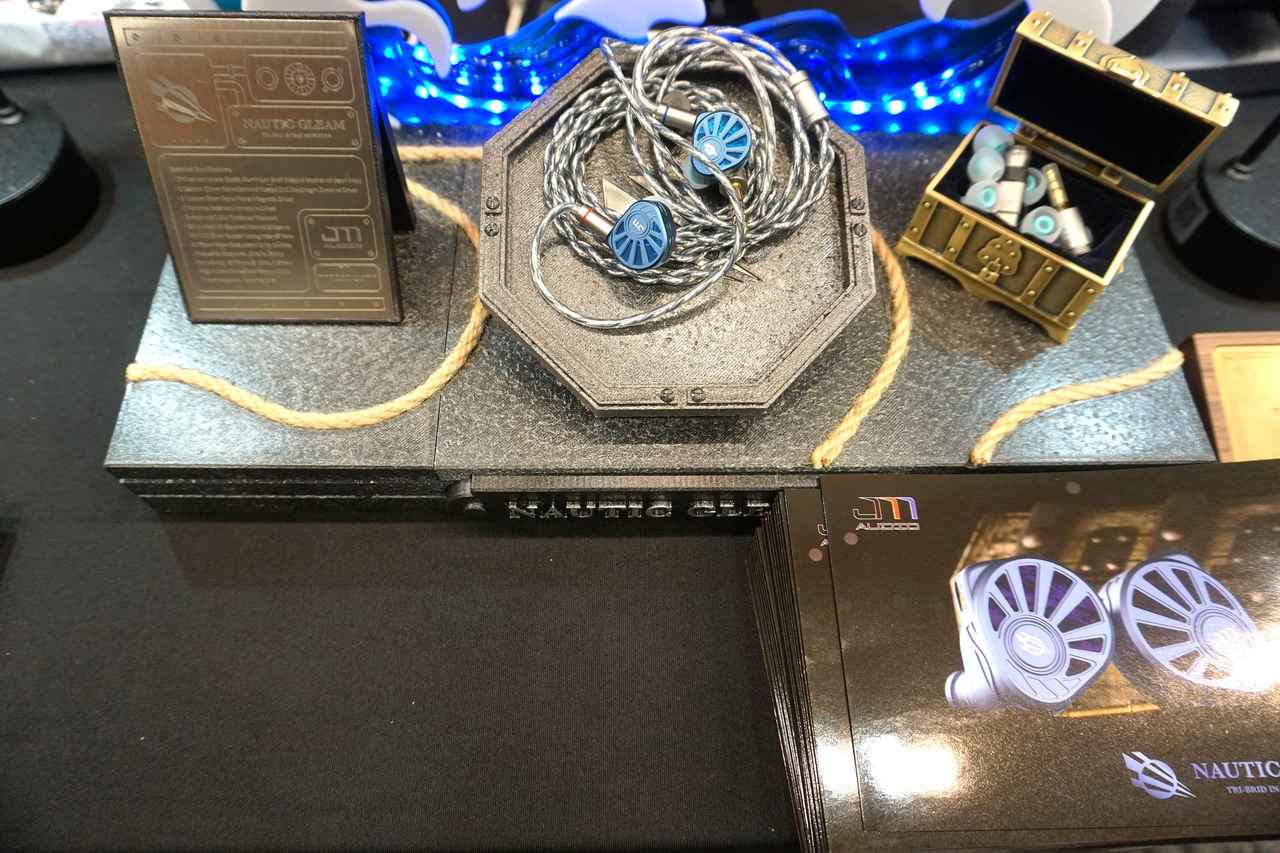 画像: ▲7月下旬発売予定の「NAUTIG GLEAM」。潜水艦のような青いカラーが宝石のようにきらりと輝く