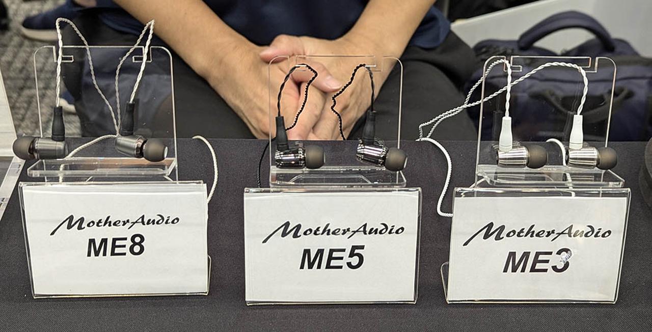 画像: ▲「ME8」は、北日本音響が全てのノウハウを注ぎ込んがトップモデル。筐体には、ジルコニウムをベースにし、独自にブレンドした「液体合金金属」は、チタンと比べて約1.5倍の硬度があるとのこと
