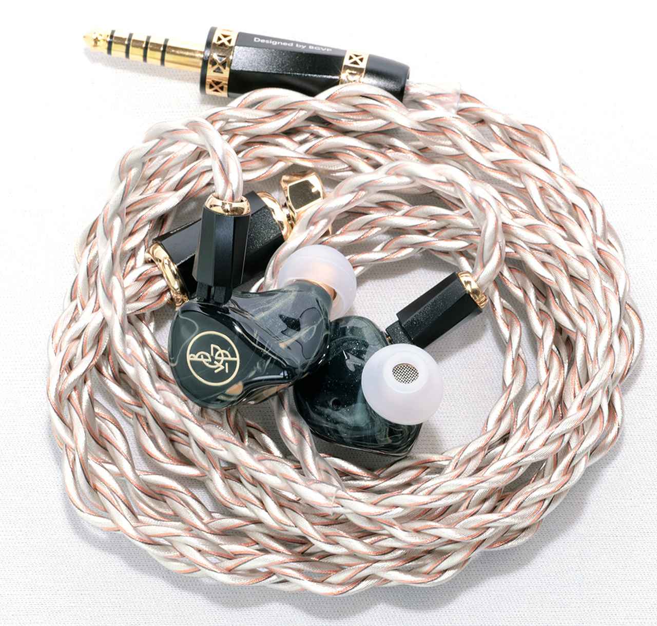 画像1: BGVPから、フラッグシップIEM「Phantom Gold Rose Ver.Limited」が7月26日に発売。温度により色味が変化するサーモニック色素の塗布で、装着によって普段とは異なる色味が楽しめる。ケーブルは4.4mmバランス対応