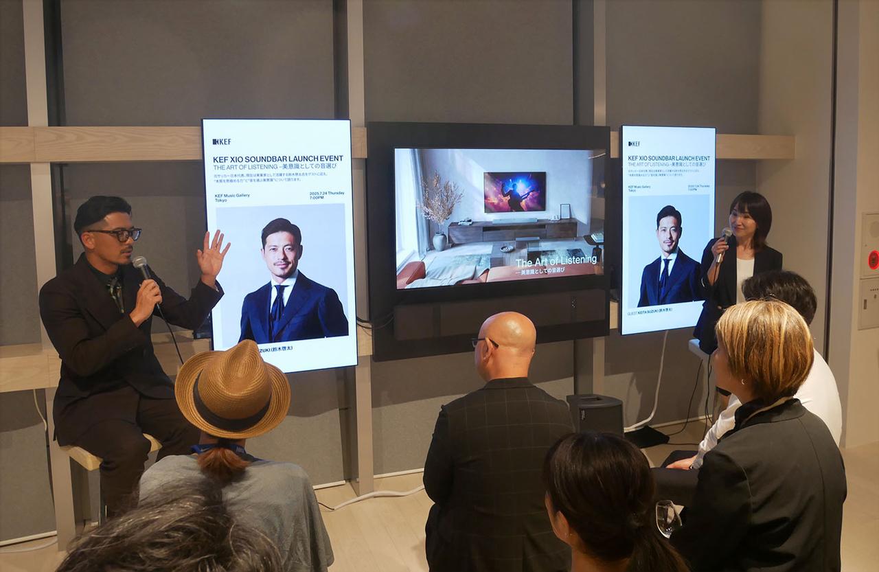 画像: KEF Music Gallery TOKYOの2Fに壁掛け設置された「XIO」を使い、映画や音楽の楽しみ方、五感をどう捉えるかなど様々なテーマが語られた