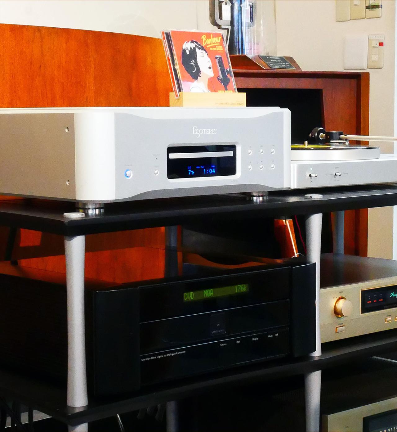 画像: エソテリックK-03XD SEのデジタル出力を、メリディアンのULTRA DACに入力してMQACDを再生した