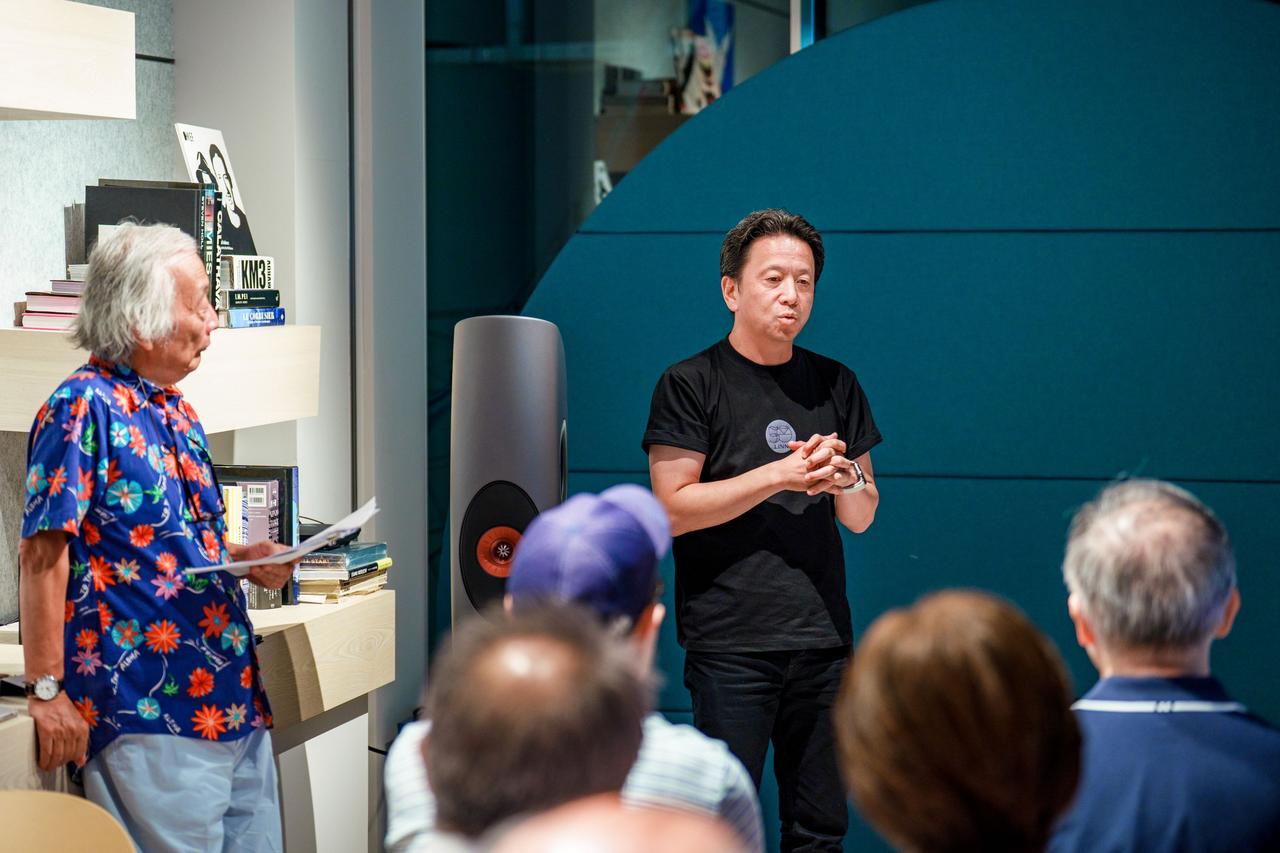 画像: 機材紹介の場面では、リンジャパンの山口社長が登壇し、社長自ら「SELEKT DSM」を紹介。ネットワークプレーヤー機能を軸に、多彩な用途に発展できるところが魅力。今回はステレオOrganik DACとアンプモジュールを2組組み込み、KEFのスピーカーをバイアンプで駆動した