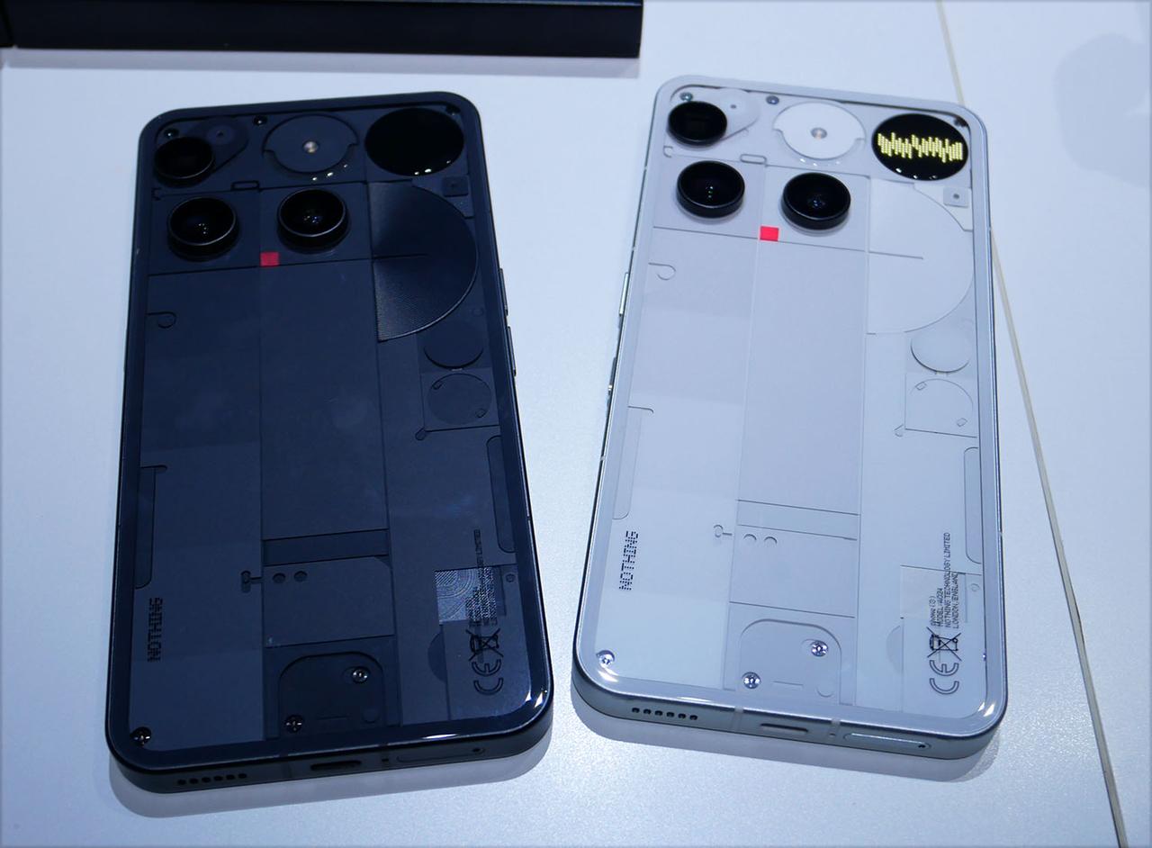 画像: ナッシングが、初のヘッドホン「Headphone(1)」を8月28日に発売。KEFと協業した軽快なサウンドが持ち味。多機能スマートホン「Phone(3)」も同時リリースする