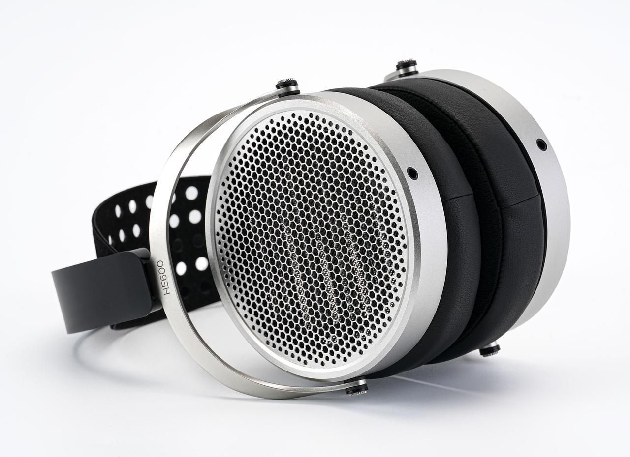 画像: 「HE600」 同ブランドのフラグシップモデル「HE6」の音色を通常のイヤーアンプ駆動で再現。軽量化により快適性と信頼性を大幅に向上